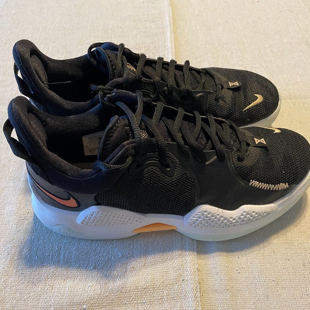 Nike Kyrie Sz 7.5M